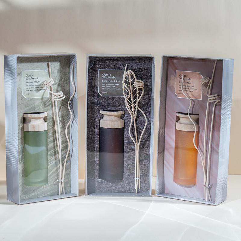 ขวดแก้วทรงกระบอกคุณภาพสูง ก้านกระจายกลิ่นระดับพรีเมียม พร้อมด้วยไม้กระจายกลิ่นหอมแบบแท่งไม้