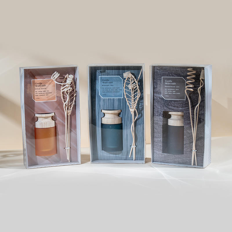 ขวดแก้วทรงสูง ก้านกระจายกลิ่นระดับพรีเมียม พร้อมด้วยไม้กระจายกลิ่นหอมแบบแท่งไม้