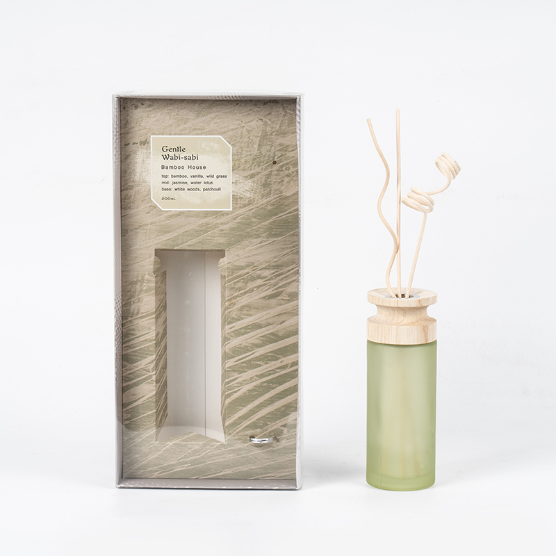 ขวดแก้วทรงกระบอกคุณภาพสูง ก้านกระจายกลิ่นระดับพรีเมียม พร้อมด้วยไม้กระจายกลิ่นหอมแบบแท่งไม้