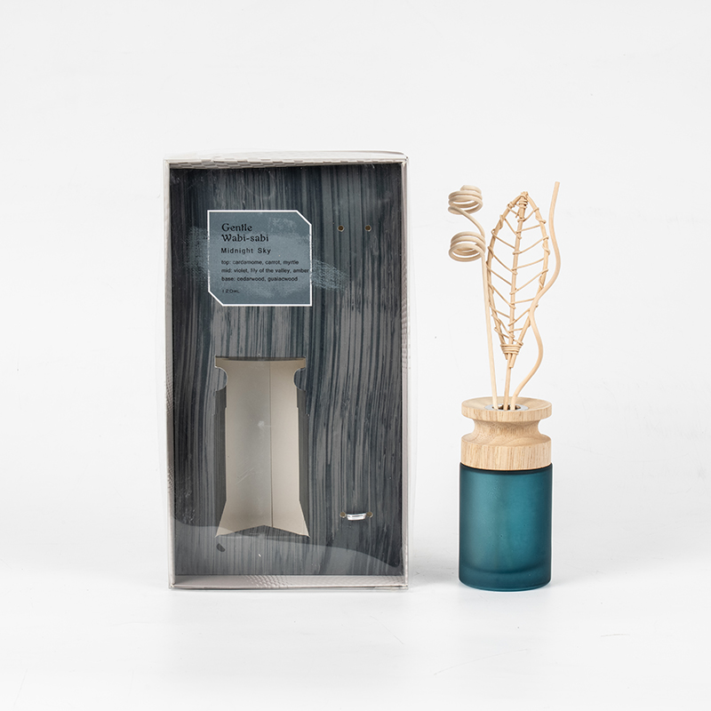 ขวดแก้วทรงสูง ก้านกระจายกลิ่นระดับพรีเมียม พร้อมด้วยไม้กระจายกลิ่นหอมแบบแท่งไม้