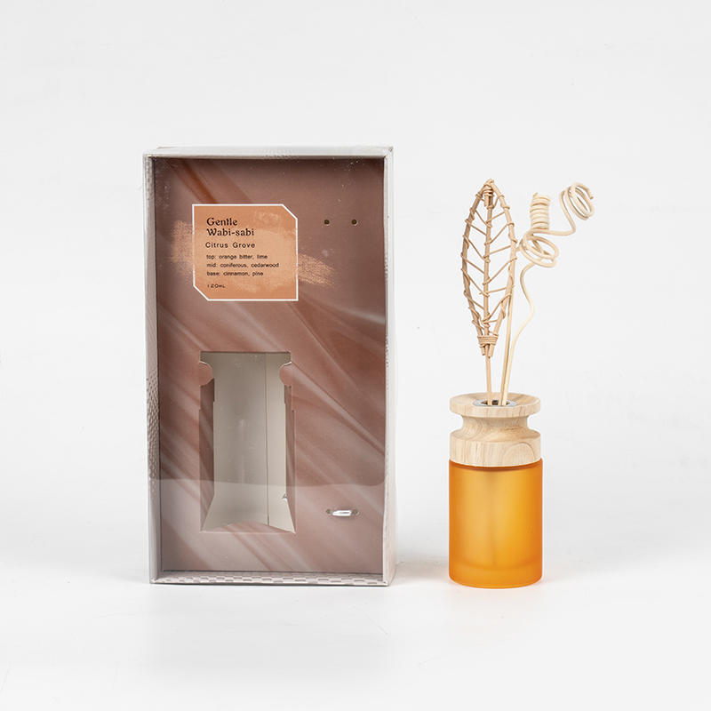 ขวดแก้วทรงสูง ก้านกระจายกลิ่นระดับพรีเมียม พร้อมด้วยไม้กระจายกลิ่นหอมแบบแท่งไม้